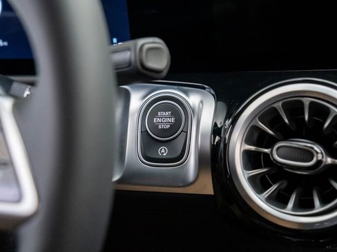 New 2025 Mercedes-Benz GLB 250 4MATIC image 21