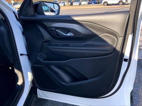 Used 2023 GMC Terrain SLE w/ Driver Convenience Package image 21