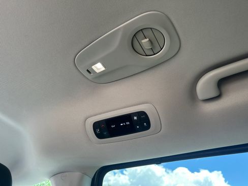 Used 2022 Chrysler Pacifica Touring-L FWD image 29