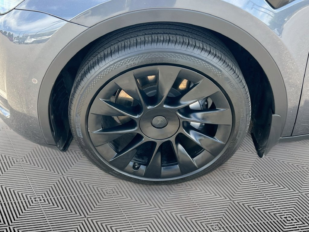 Used 2022 Tesla Model Y Long Range AWD/4WD image 26