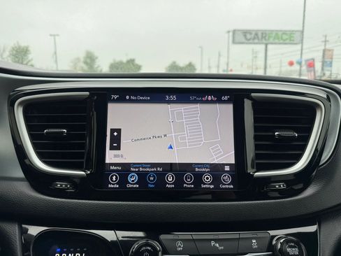 Used 2020 Chrysler Pacifica Touring-L Plus w/ S Appearance Package FWD image 43