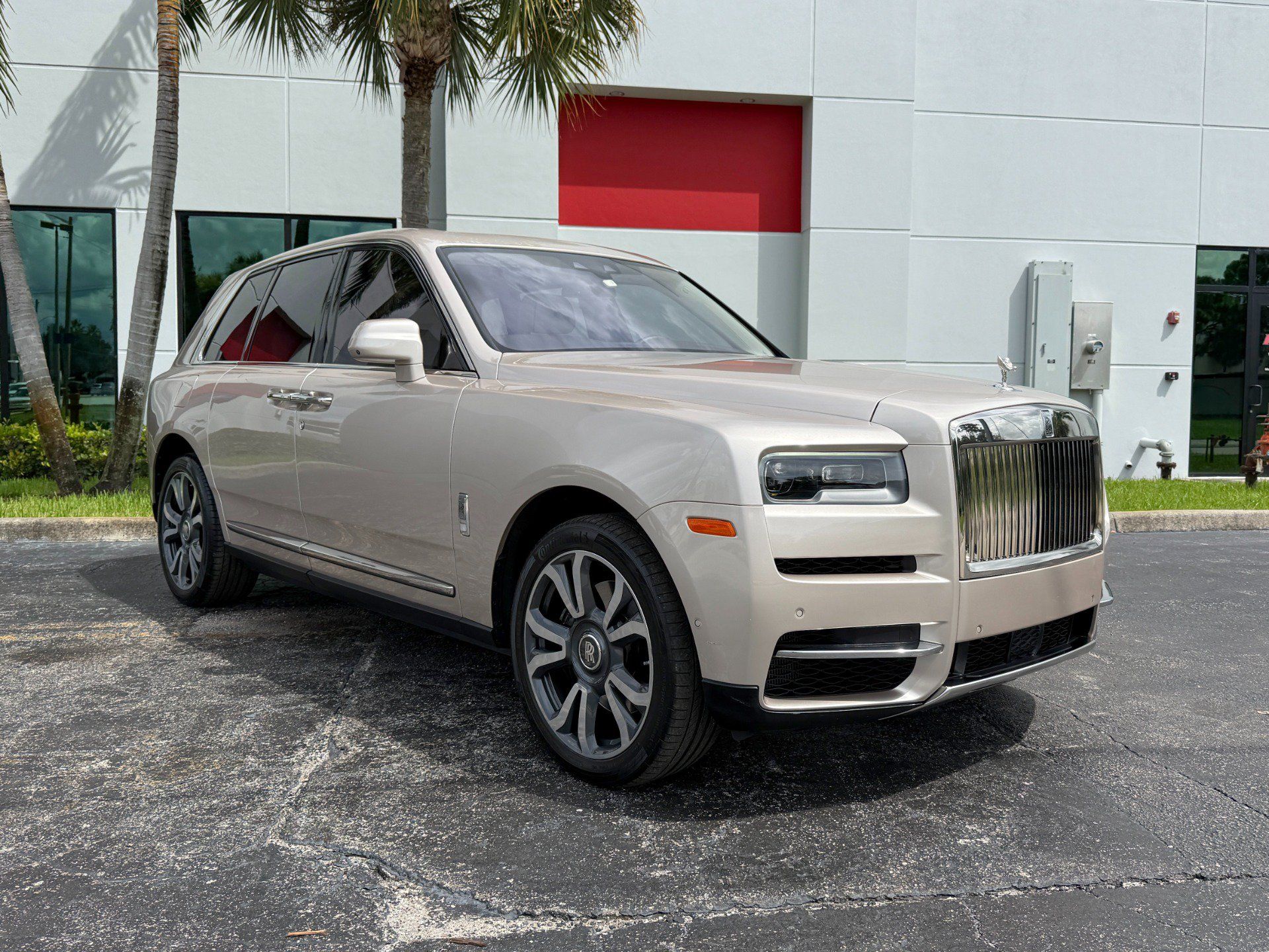 Used 2020 Rolls-Royce Cullinan AWD/4WD image 5