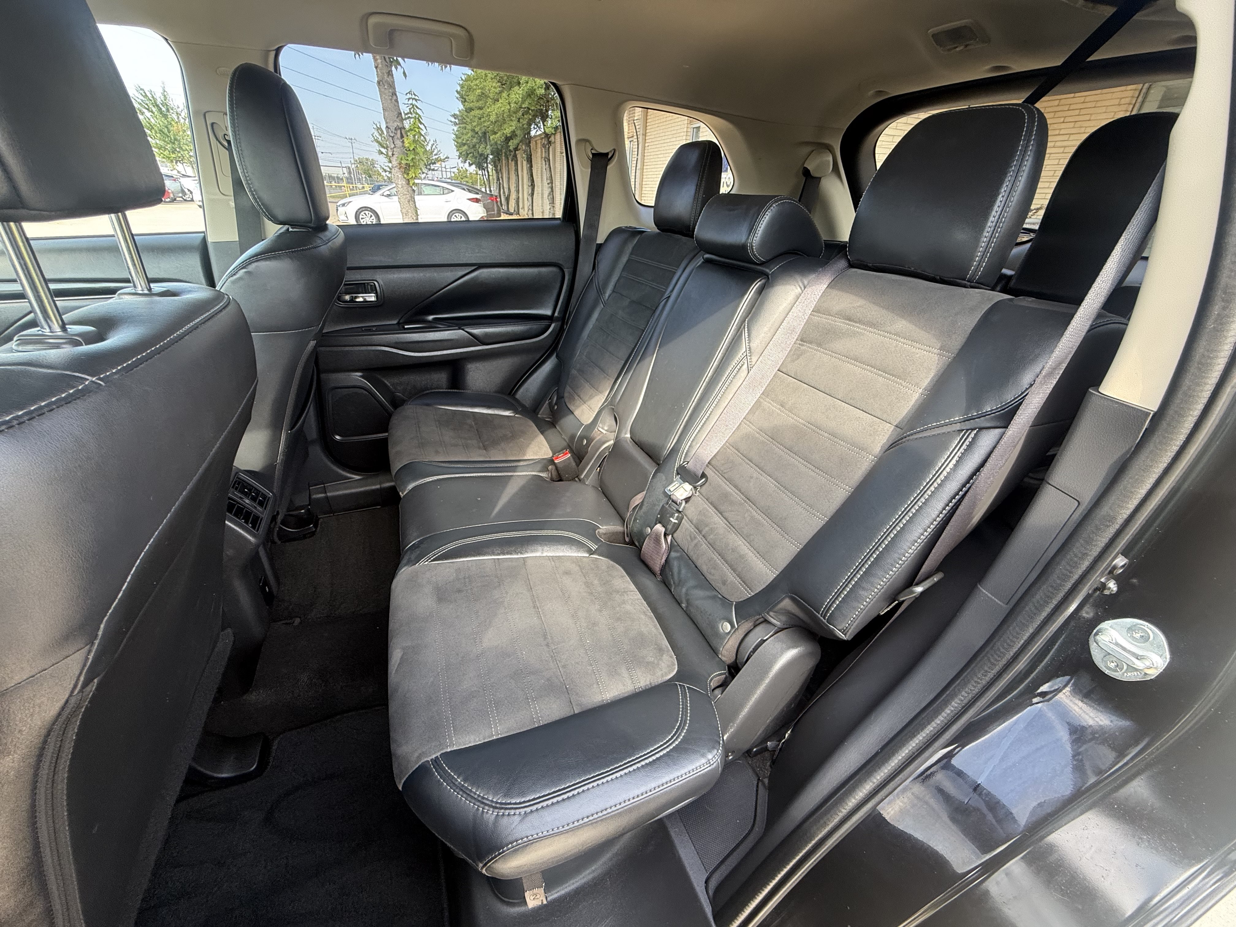 Used 2020 Mitsubishi Outlander SE AWD/4WD image 10