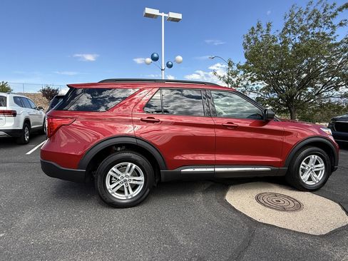 Used 2022 Ford Explorer XLT image 4