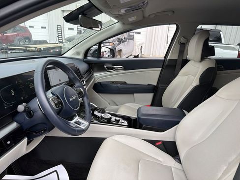 Used 2024 Kia Sportage EX image 11