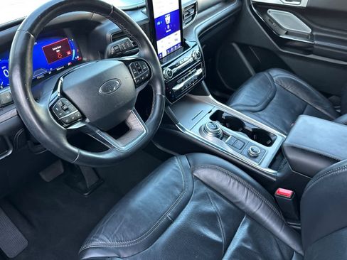 Certified 2023 Ford Explorer Platinum w/ Technology Package image 12