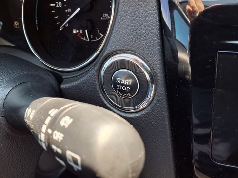 Used 2015 Nissan Rogue SV AWD/4WD image 8
