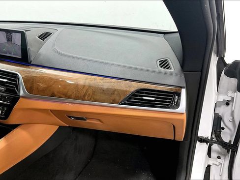 Used 2019 BMW 640i Gran Turismo xDrive w/ M Sport Package AWD/4WD image 16