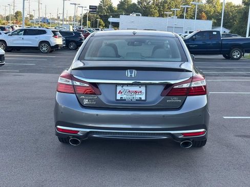 Used 2017 Honda Accord Touring image 6