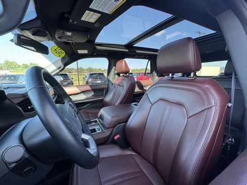 Used 2024 Ford Expedition Limited image 21