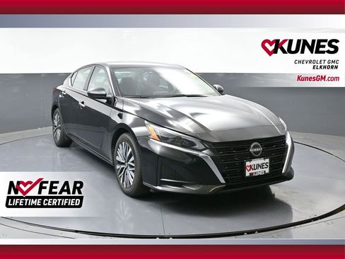 Used 2024 Nissan Altima 2.5 SV image 1