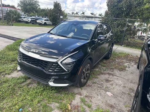 Certified 2024 Kia Sportage EX FWD image 3
