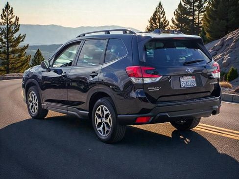 Certified 2023 Subaru Forester Premium image 5