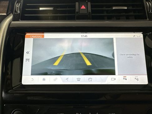 Used 2020 Land Rover Discovery HSE image 23