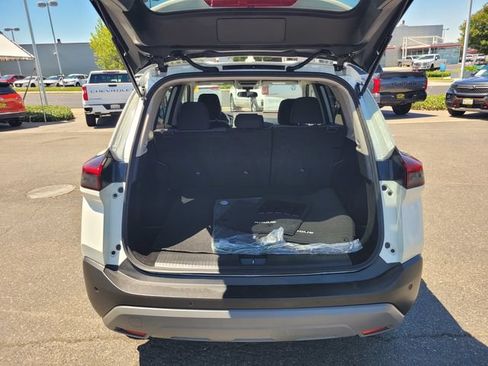 Certified 2023 Nissan Rogue SV FWD image 11