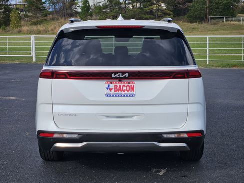 Used 2023 Kia Carnival SX image 5