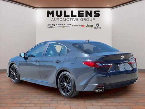 Used 2025 Toyota Camry SE image 7