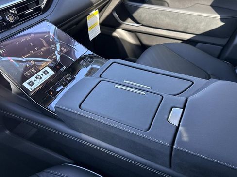 New 2026 INFINITI QX80 Luxe image 7