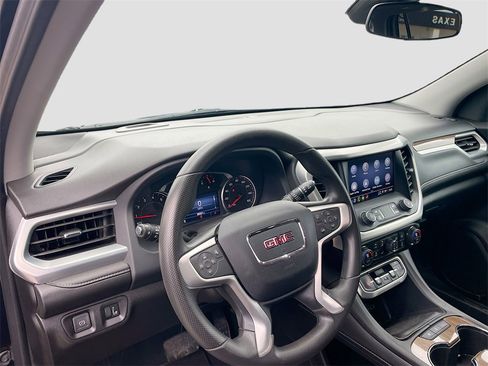 Used 2023 GMC Acadia SLE w/ Driver Convenience Package image 11