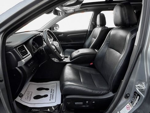 Used 2018 Toyota Highlander Limited Platinum AWD/4WD image 12
