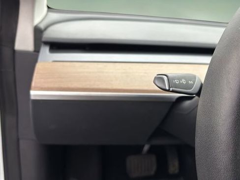 Used 2023 Tesla Model 3 Standard Range image 22