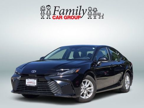 Used 2025 Toyota Camry LE w/ Convenience Package FWD image 1