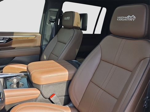 Used 2026 Chevrolet Suburban High Country image 7