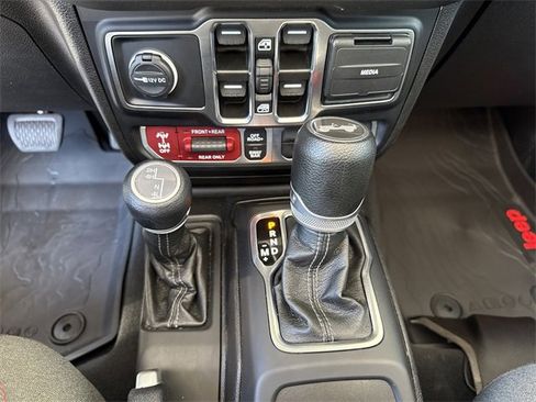 Used 2024 Jeep Wrangler Unlimited Rubicon image 25