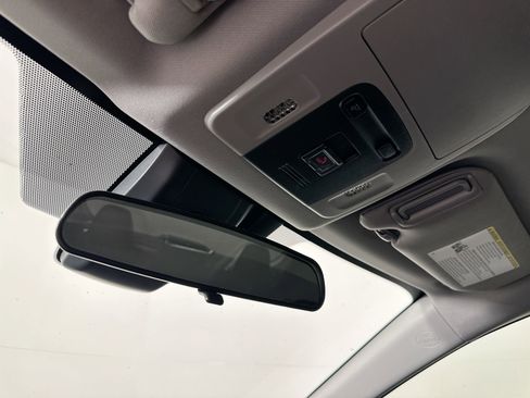 Used 2020 Toyota Camry SE image 19