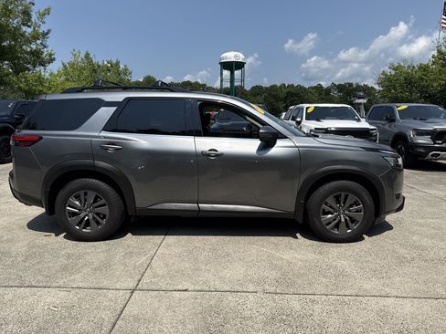 Used 2022 Nissan Pathfinder SV FWD image 8