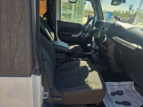 Used 2017 Jeep Wrangler Sahara w/ Connectivity Group image 60