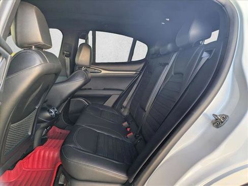 Used 2022 Alfa Romeo Stelvio Veloce image 18
