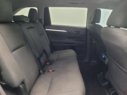 Used 2018 Toyota Highlander LE image 19