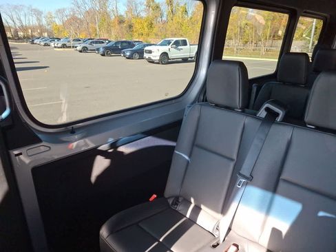 Used 2024 Mercedes-Benz Sprinter 2500 image 12