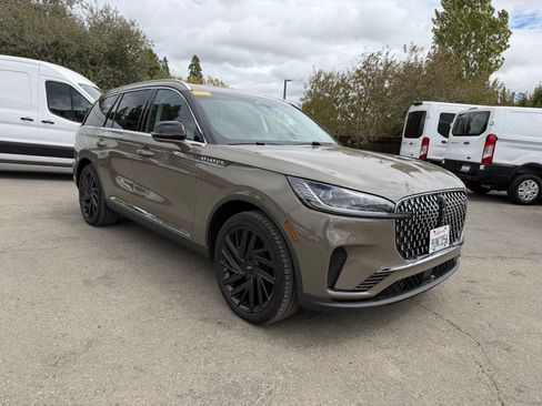 Used 2025 Lincoln Aviator Reserve w/ Equipment Group 201A AWD/4WD image 7