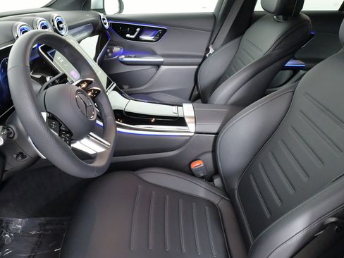 Used 2025 Mercedes-Benz GLC 350e 4MATIC image 37