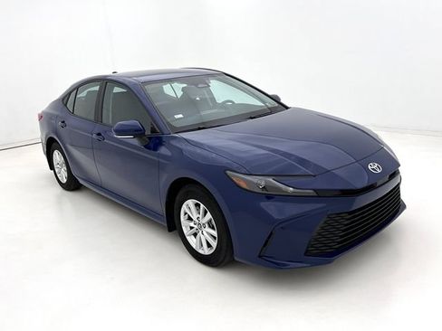 Used 2025 Toyota Camry LE AWD/4WD image 2