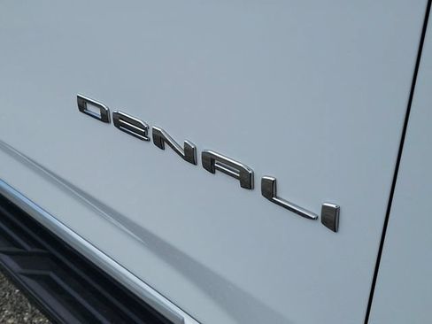 Used 2025 GMC Yukon XL Denali AWD/4WD image 7
