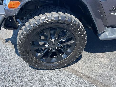 Used 2021 Jeep Wrangler Unlimited Sahara AWD/4WD image 31