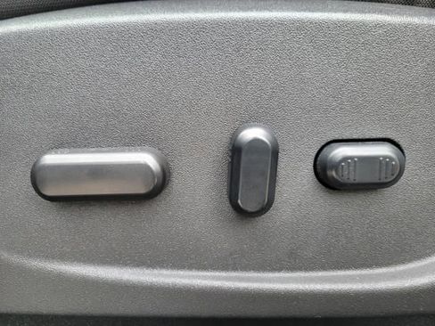 Used 2019 Ford Escape SE image 17