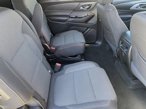 Used 2018 Chevrolet Traverse LT FWD image 18