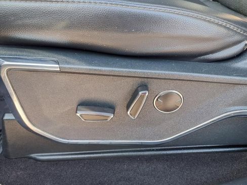 Used 2021 Ford F150 Lariat w/ Max Trailer Tow Package image 24