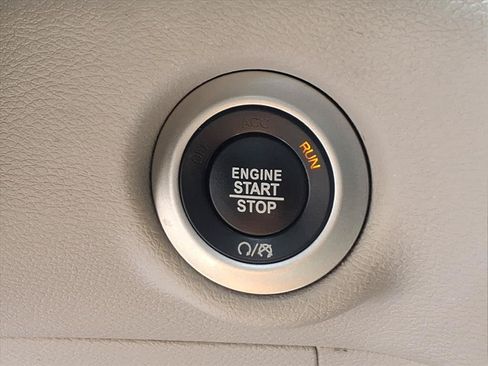 Used 2023 Chrysler Voyager LX FWD image 9
