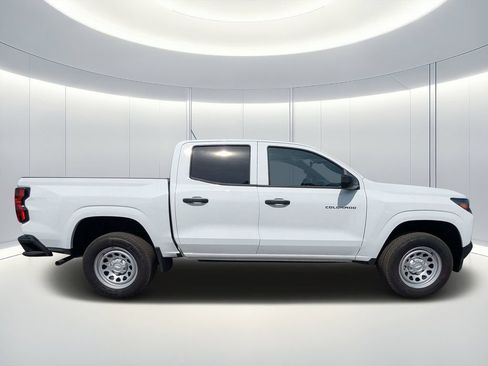Used 2025 Chevrolet Colorado W/T RWD image 3