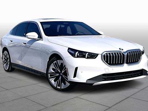 Used 2026 BMW 530i RWD image 2