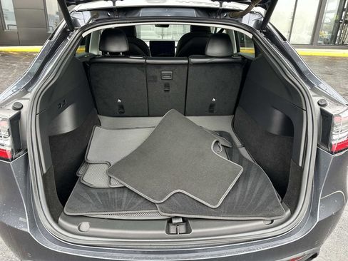 Used 2024 Tesla Model Y Long Range image 28