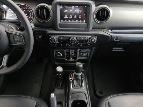 Used 2023 Jeep Gladiator Sport AWD/4WD image 3