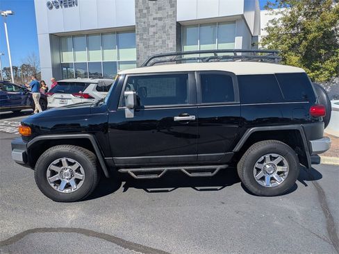 Used 2014 Toyota FJ Cruiser 4WD w/ Upgrade Package image 8