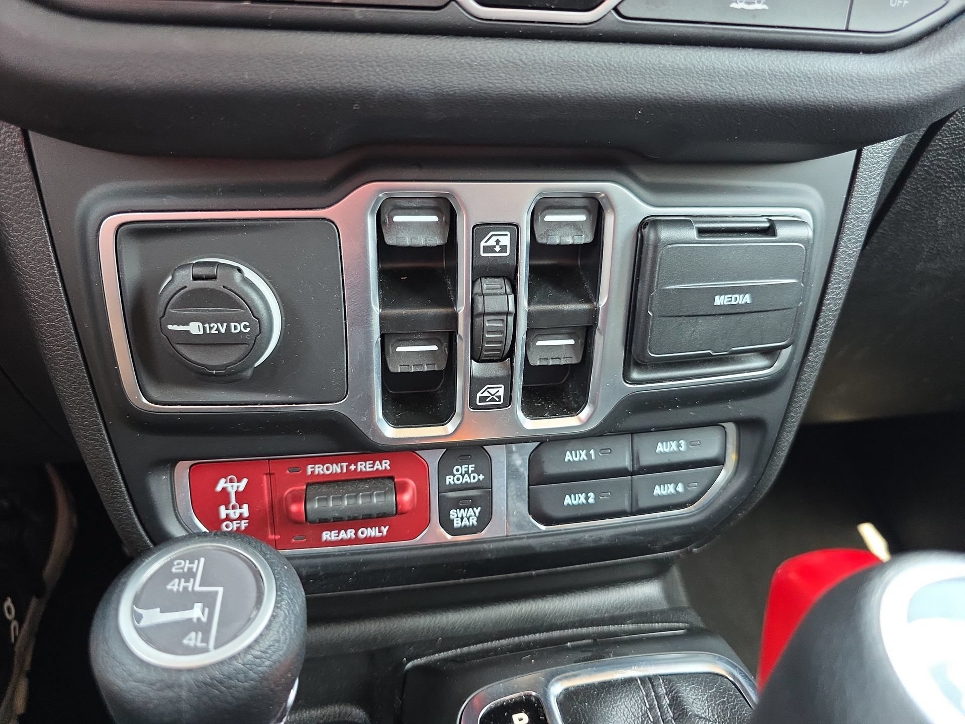 Used 2025 Jeep Wrangler Unlimited Rubicon AWD/4WD image 23