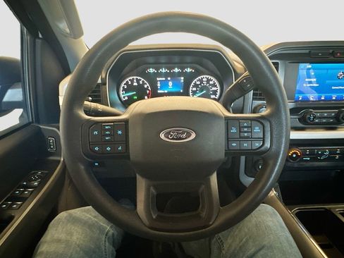 Used 2022 Ford F150 XLT w/ Trailer Tow Package RWD image 14